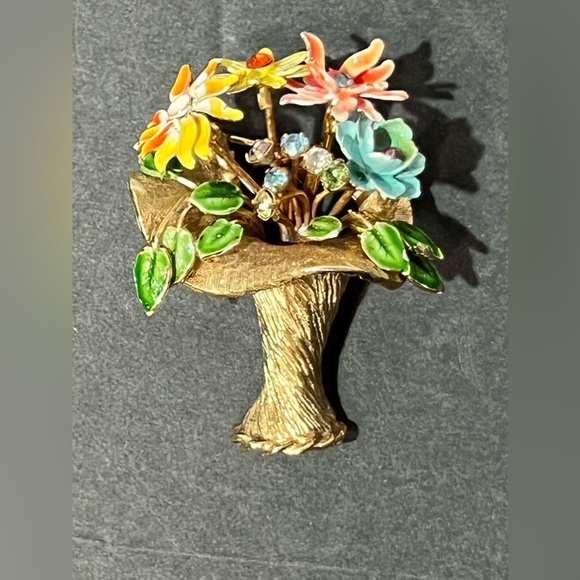 VTG Floral Bouquet Gold Tone Colorful Rhinestones Brooch Pin - Picture 2 of 13